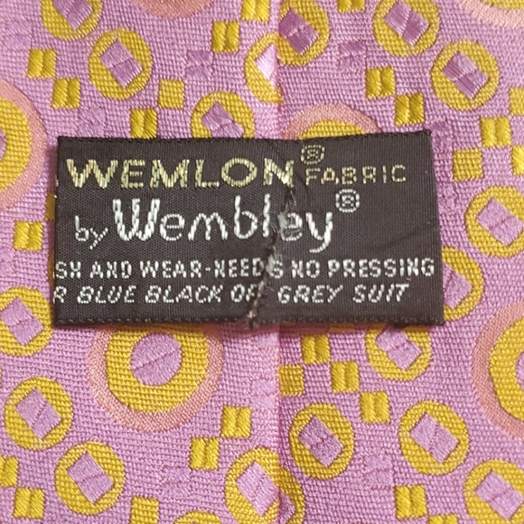 Vintage Wembley Necktie - Picture 4 of 5